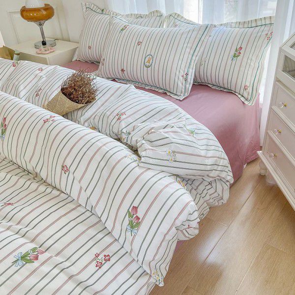 Cotton small floral four piece set of pure cotton printed bedding, bed sheets, and quilt covers