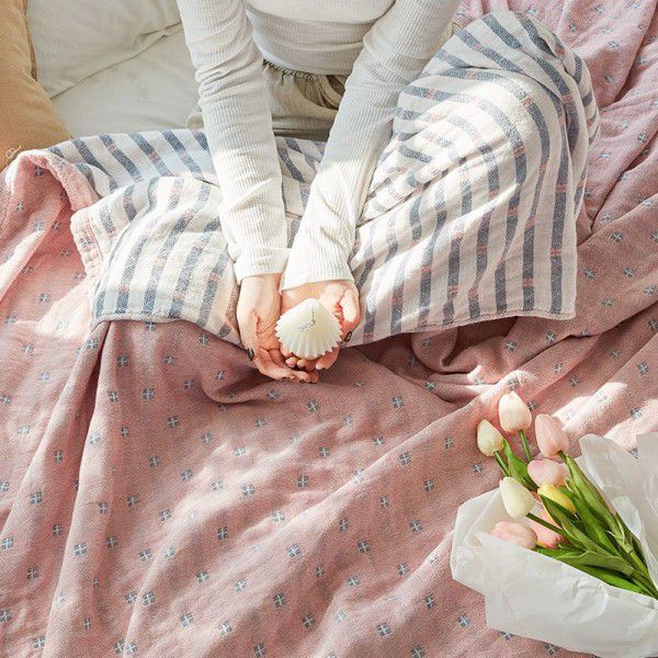Towel covered with pure cotton three-layer gauze blanket, summer nap, air conditioning, thin blanket, two person single person cotton yarn, summer
