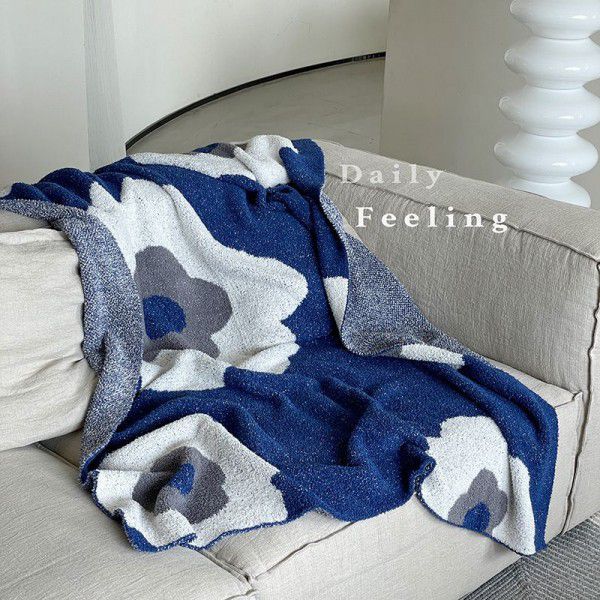 Cute flower half velvet knitting multi-functional blanket ins Nordic soft blanket Office nap blanket 