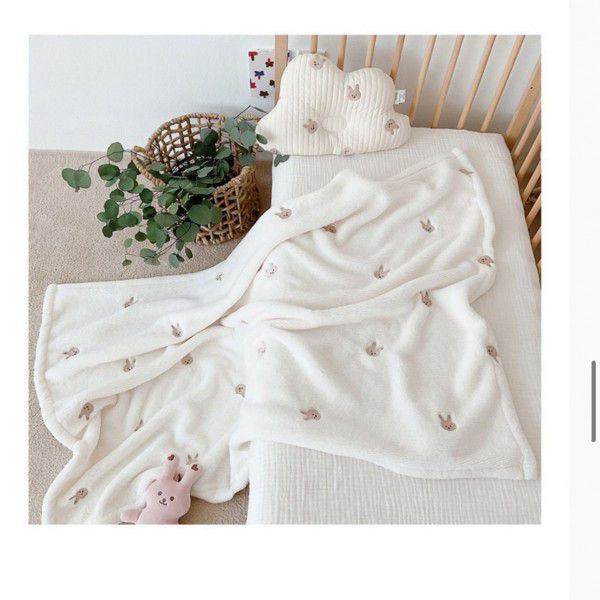 Embroidered animal head children's blankets, autumn and winter baby blankets, holding blankets, holding blankets, and baby nap blankets