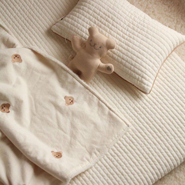 Autumn and Winter Cartoon Bear Head Embroidery Coral Plush Blanket Soft Baby Lunch Half Edge Plush Cover Blanket Sofa Blanket